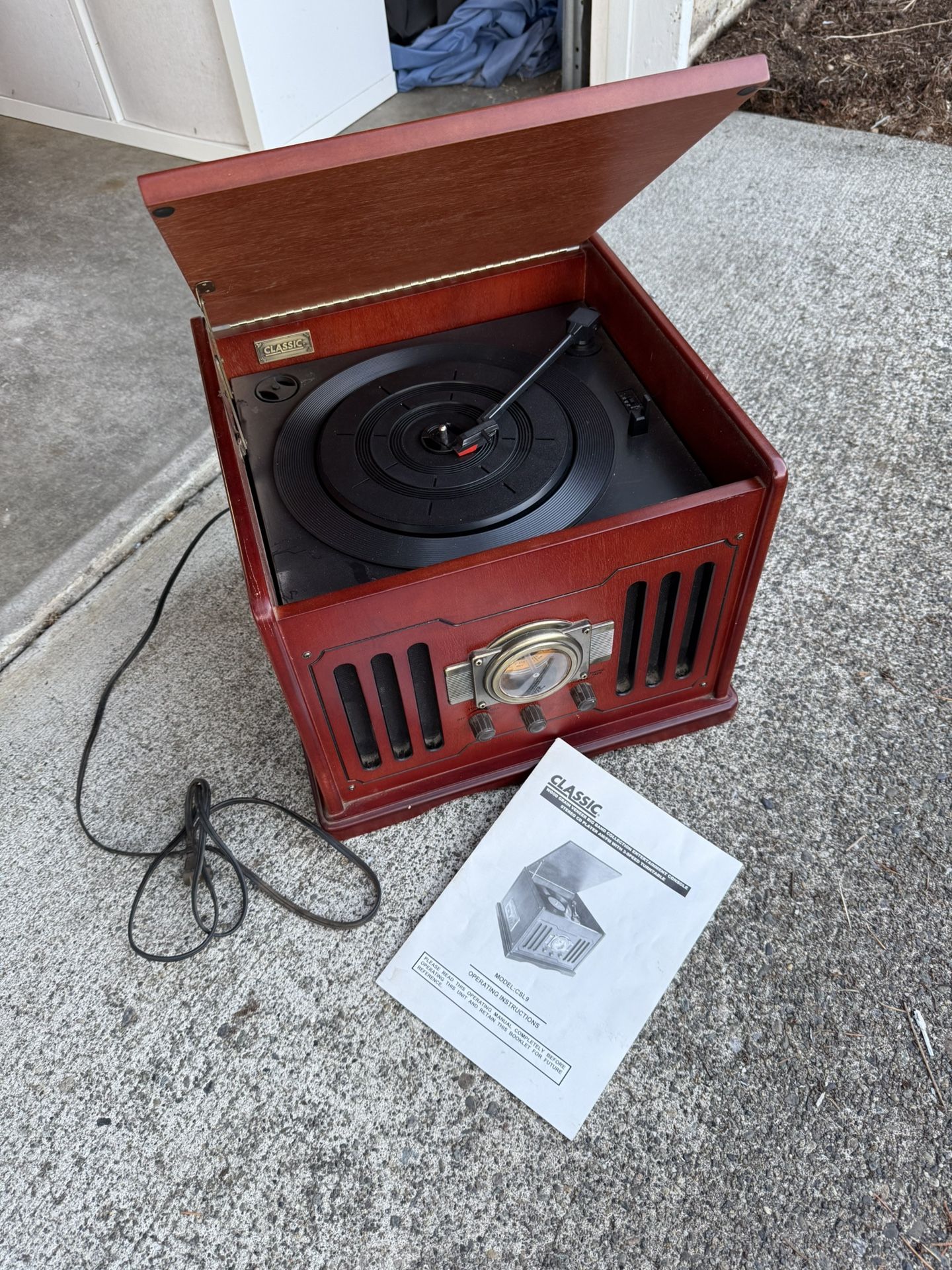 Classic Crosley CSL9 AM/FM Radio Cassette Cd Player with Turntable