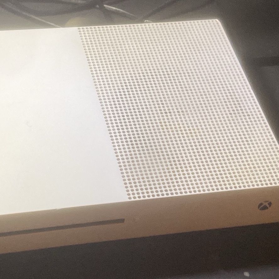 (Limited time)Xbox One S  w/ HDMI, Power Cord, and Turtle beach headset