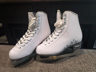 ❄️⛸️ Ice Skates size 6