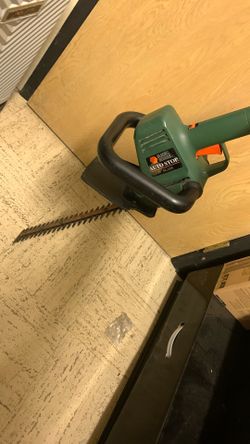 Black & Decker Auto Stop 18in Blade Electric