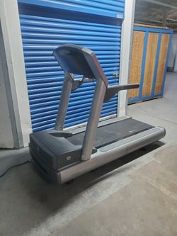 93t Classic Life Fitness Treadmill I Can Deliver for Sale in