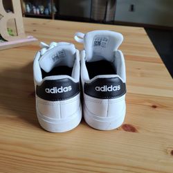 Adidas  grand  court  kids  size. 5
