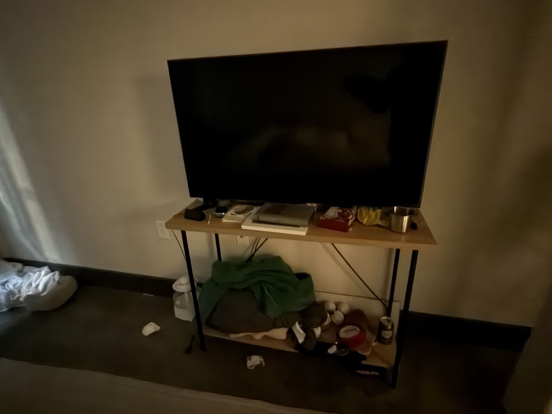 50 Inch Insignia 4K Tv + Entertainment Console