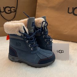 UGG BOYS SNOW BOOTS SIZE 1