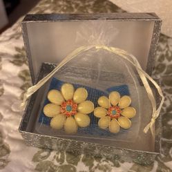 Vintage Set Of Two Joan Rivers Daisy Brooch Pins 