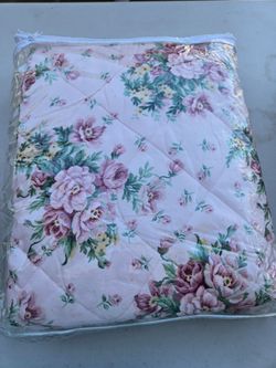 Full/Queen Pink flower bedspread