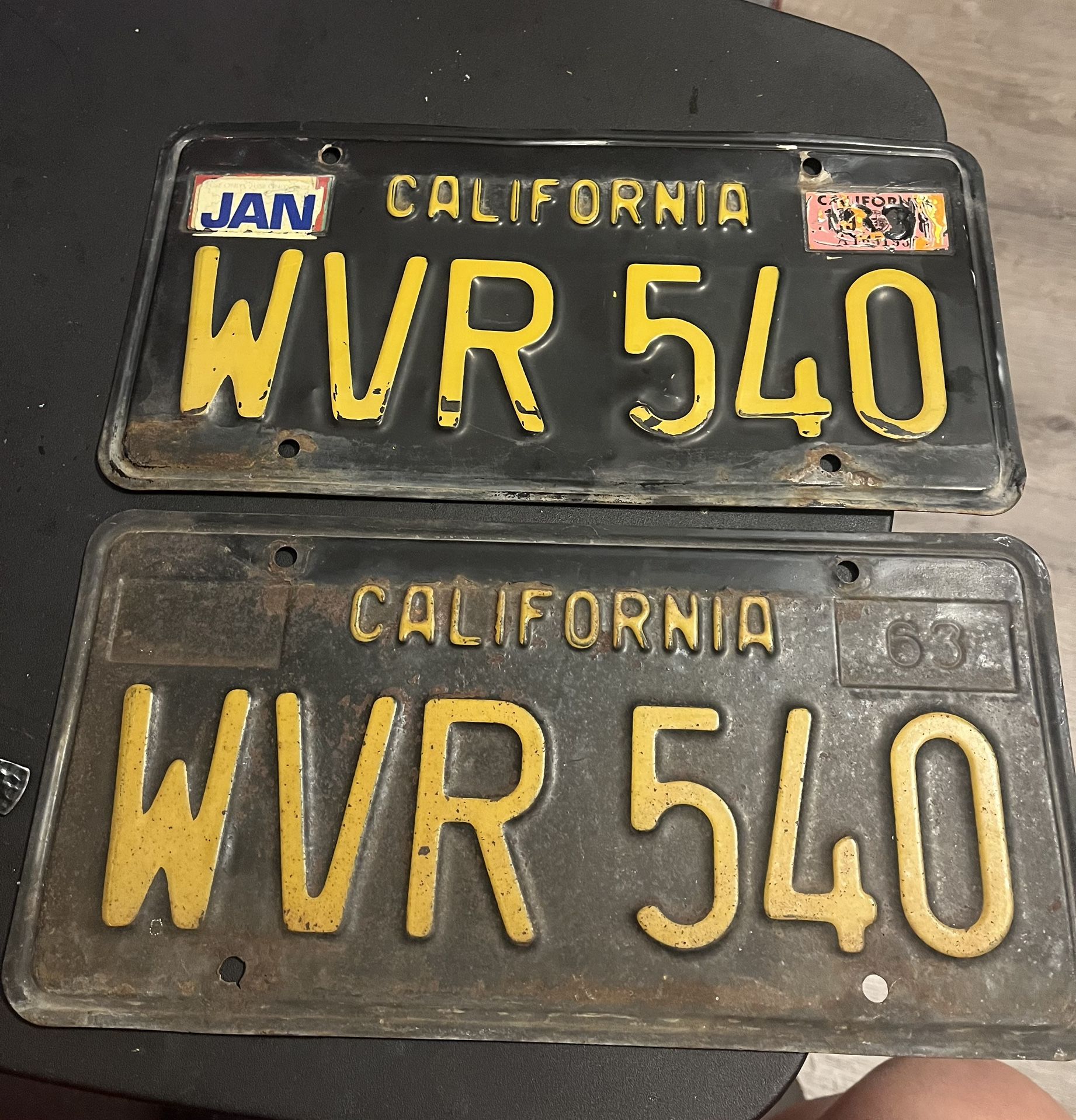 BLACK /YELLOW PLATES