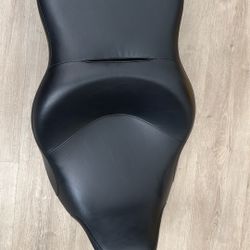 Harley-Davidson Motorcycle Seat – Like New Condition -  RDW-92/61-0067
