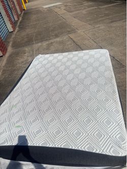 Queen Sealy Cool 12” Medium Mattress – Great Condition!