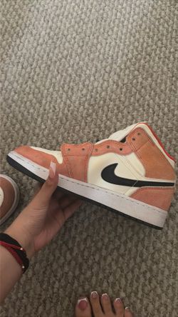 Nike Jordan’s pink soft material size5