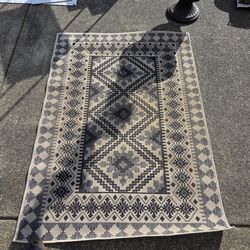 Outdoor rug