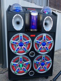 Equipo Con Cuatro Bocinas De 10" Y Dos Bolas De Disco//Bluetooth system with four 10” woofers