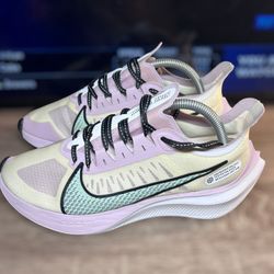 Women’s Nike Running Shoes Size 9.5