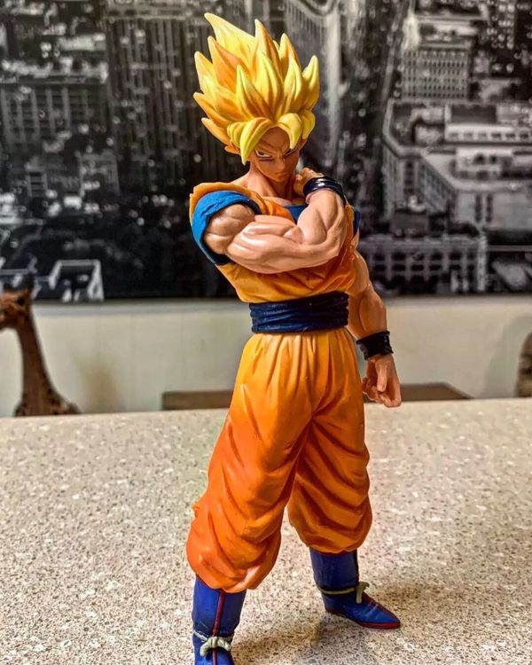 $1000 goku figure