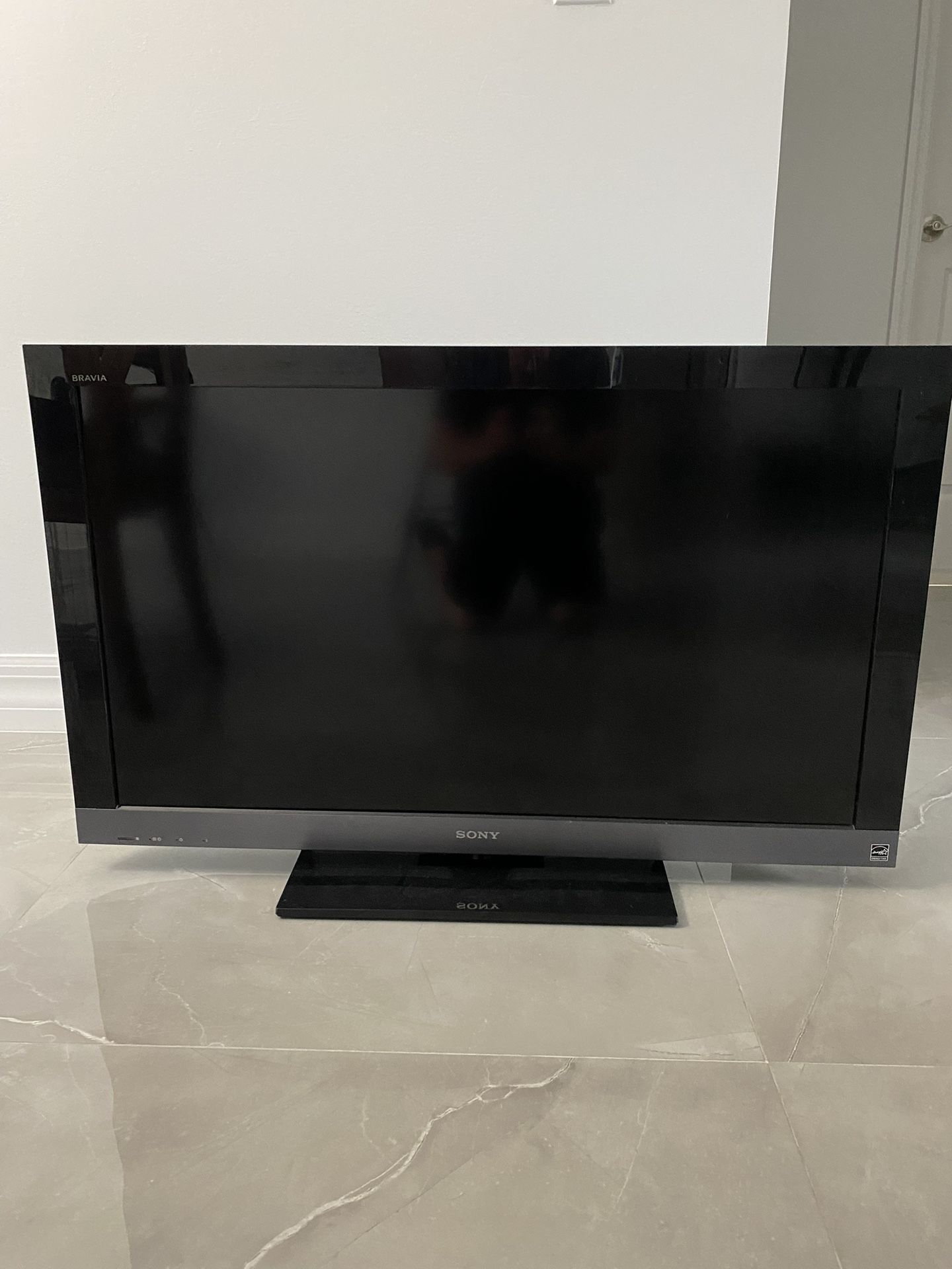 40 Inch Sony Bravia Tv With Wall Mount Included