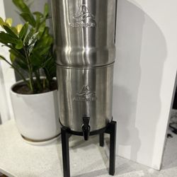 Alexapure Pro Water Filtration System 2.25 Gallons with Stand