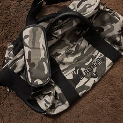 True Religion CANVAS CAMO OLIVE DUFFEL BAG USED