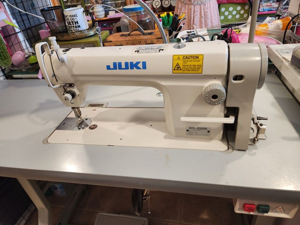 Juki DDL-8300N Industrial Sewing Machine, Table W/Motor, Light & Cone Thread Holder
