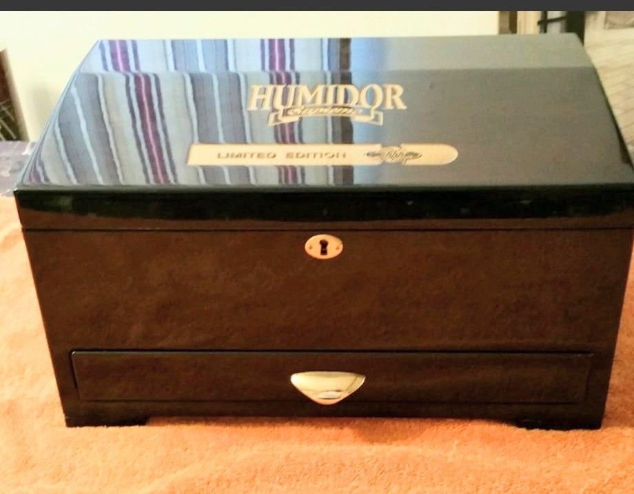 HUMIDOR