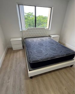 Bed and 2 Nightstands ⚜️ Cama con 2 Mesitas de Noche