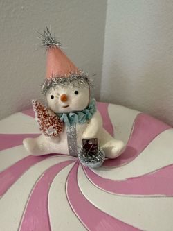 BETHANY LOWE SITTING SNOWMAN