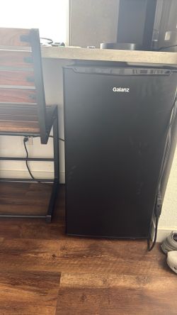 Mini fridge
