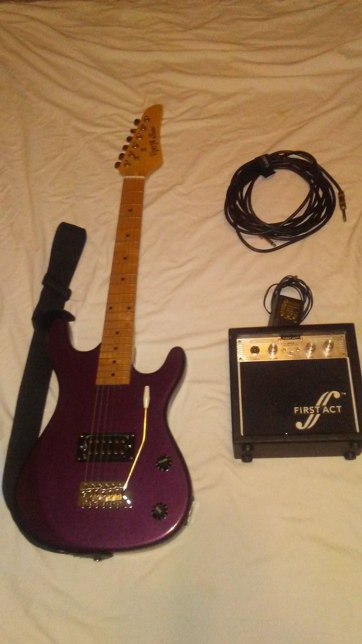 Viper Jr electric (kids) guitar by Bguitars purple with amp good condition no case would make a great starter kit and Christmas gift ..