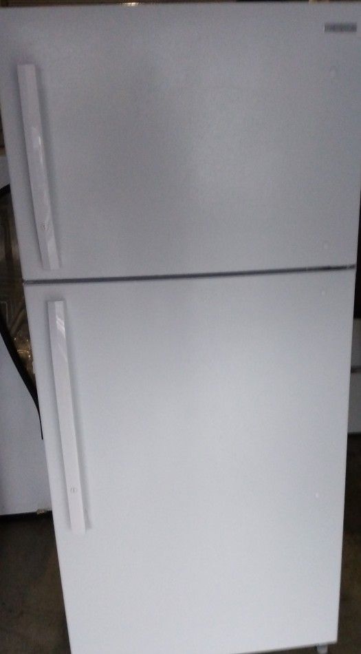 FREE DELIVERY $ 299 FRIGIDARE TOP FREEZER 28X67