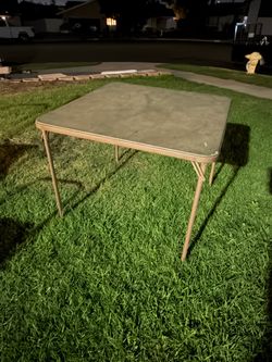 Folding table