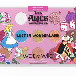 Limited Edition! Disney©️💕♣️🎨ALICE IN WONDERLAND 🎨♣️💕Shadow Palette