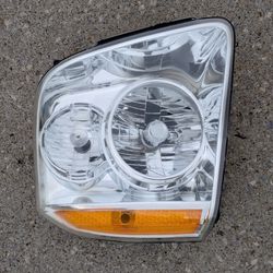 2007-2014 GMC Yukon Passenger Side Headlight 