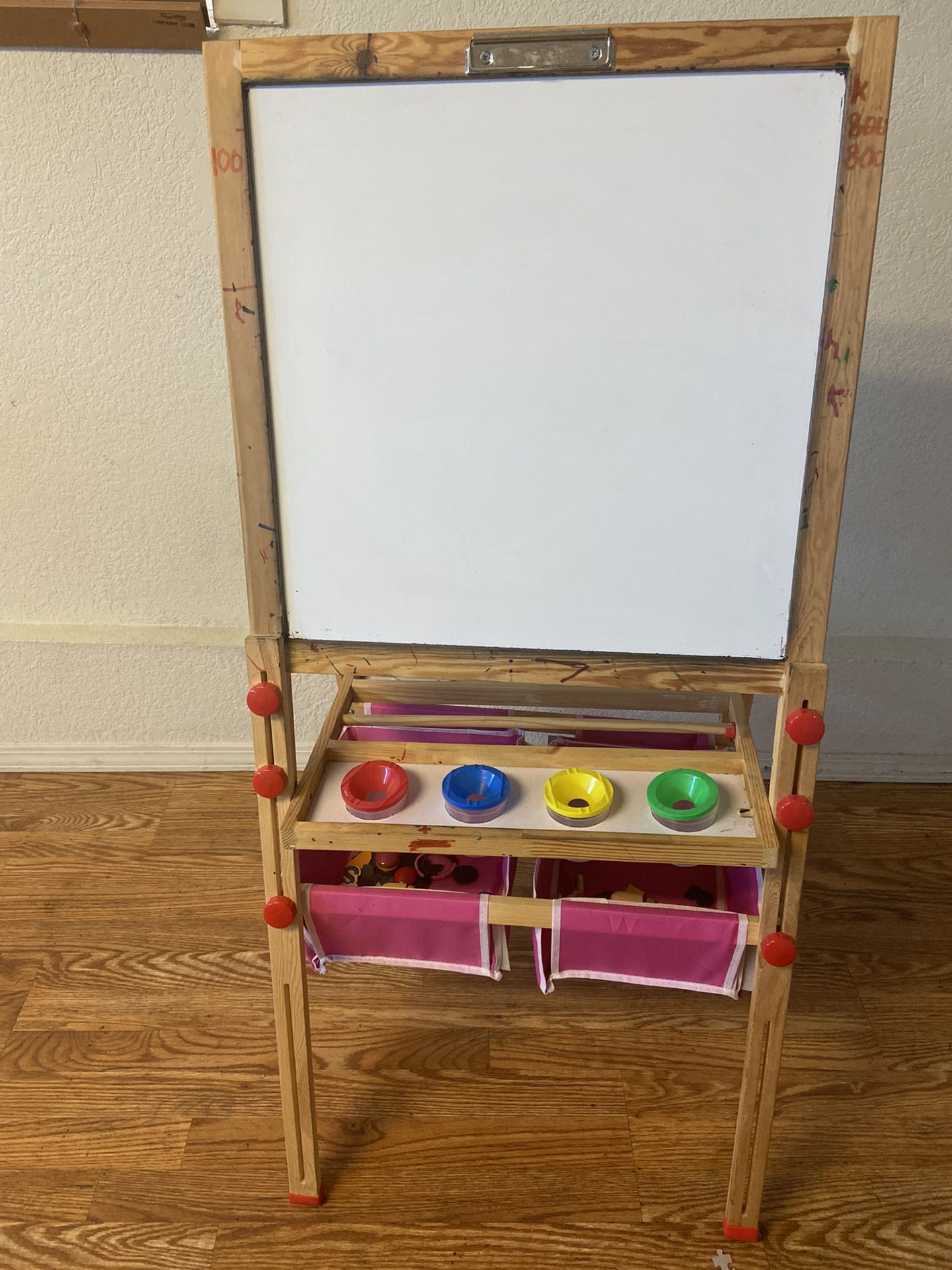 Kids Easel Double sided Whiteboard And chalk