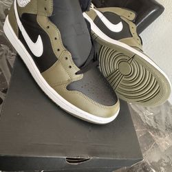 Air Jordan Mid 1