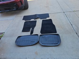 Tesla Y Velvet Floor Mats.