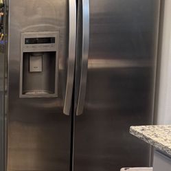 Refrigerator 
