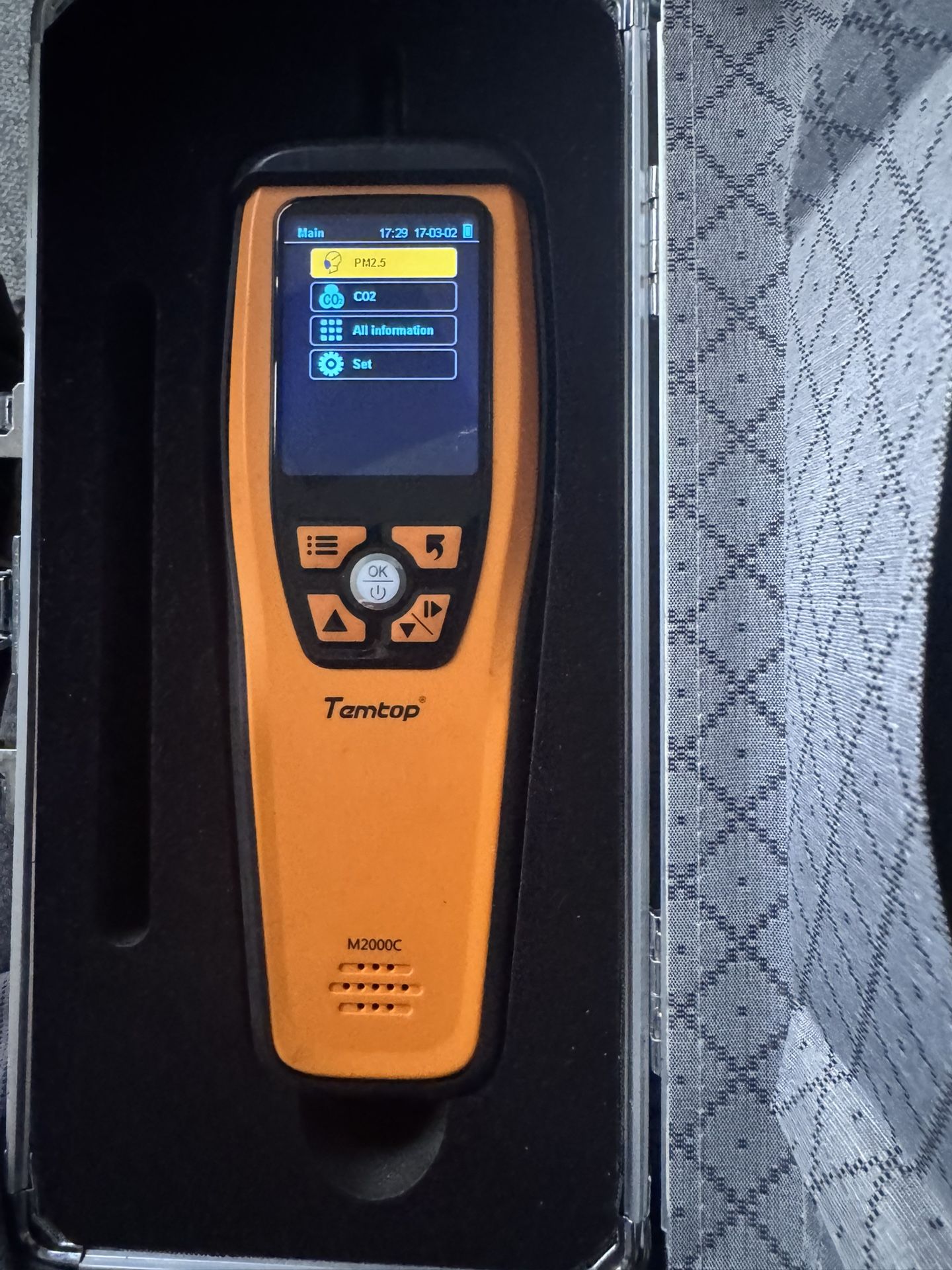 🌬️ Temtop M2000C Air Quality Monitor – PM2.5 / PM10 / CO₂ – Pro Meter w/ Case