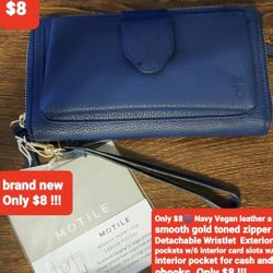 Only $8🌐Navy Vegan leather a smooth gold toned zipper Detachable Wristlet. Only $8 !!!