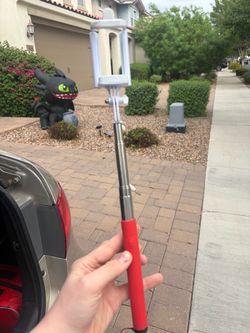Extendable Selfie Stick with Phone Holder
