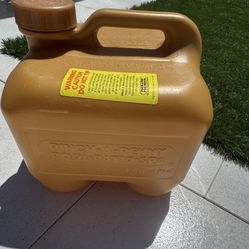 Like new 2.5 gallon chlorine jug only. Only msg when ready to pick up. If it’s posted it’s available