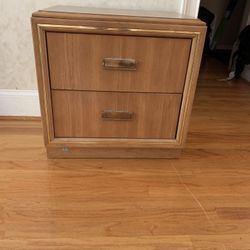  Nightstand 