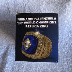 DODGERS FERNANDO VALENZUELA  CHAMPIONSHIP 1981 REPLICA RING