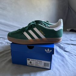 Adidas gazelle Women Size 7 - Green