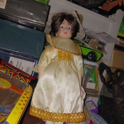 Very Old Beautiful 20 Inch China Doll