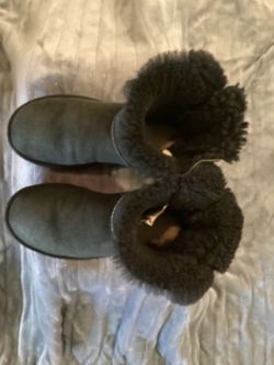 BLACK UGG SIZE 8