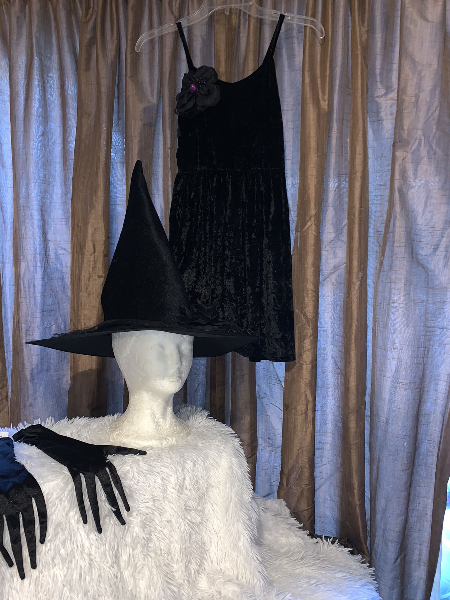 Disney descendants2 witch Halloween costume size medium for girl
