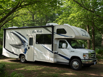 2017 Thor Fourwinds Class C 26B in like new condition