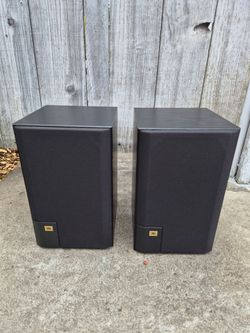 vintage JBL J520M Studio Monitor Bookshelf Speakers.