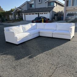 White 4 Pc Sectional Couch( Free Delivery 🚚)