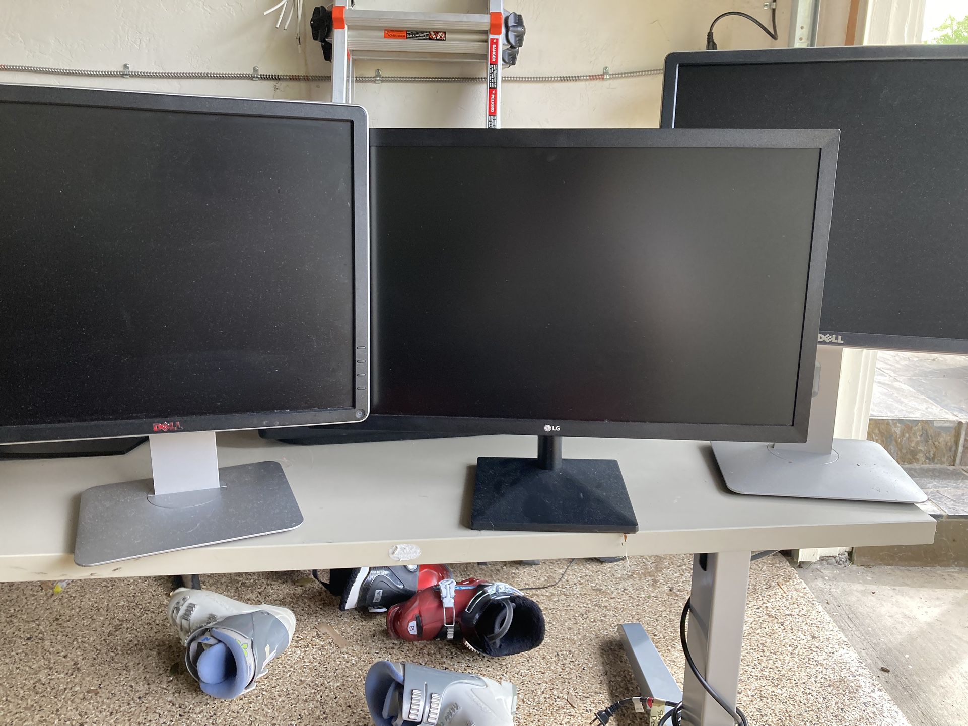 2 dell and 1 lg monitor