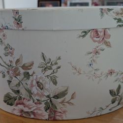 Oval Vintage Hat Box